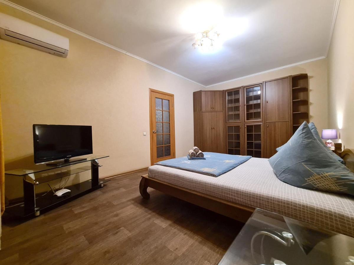 1-Room Luxury Apartment On Sobornyi Avenue 170-V, By Grandhome Zaporizhia Exterior photo